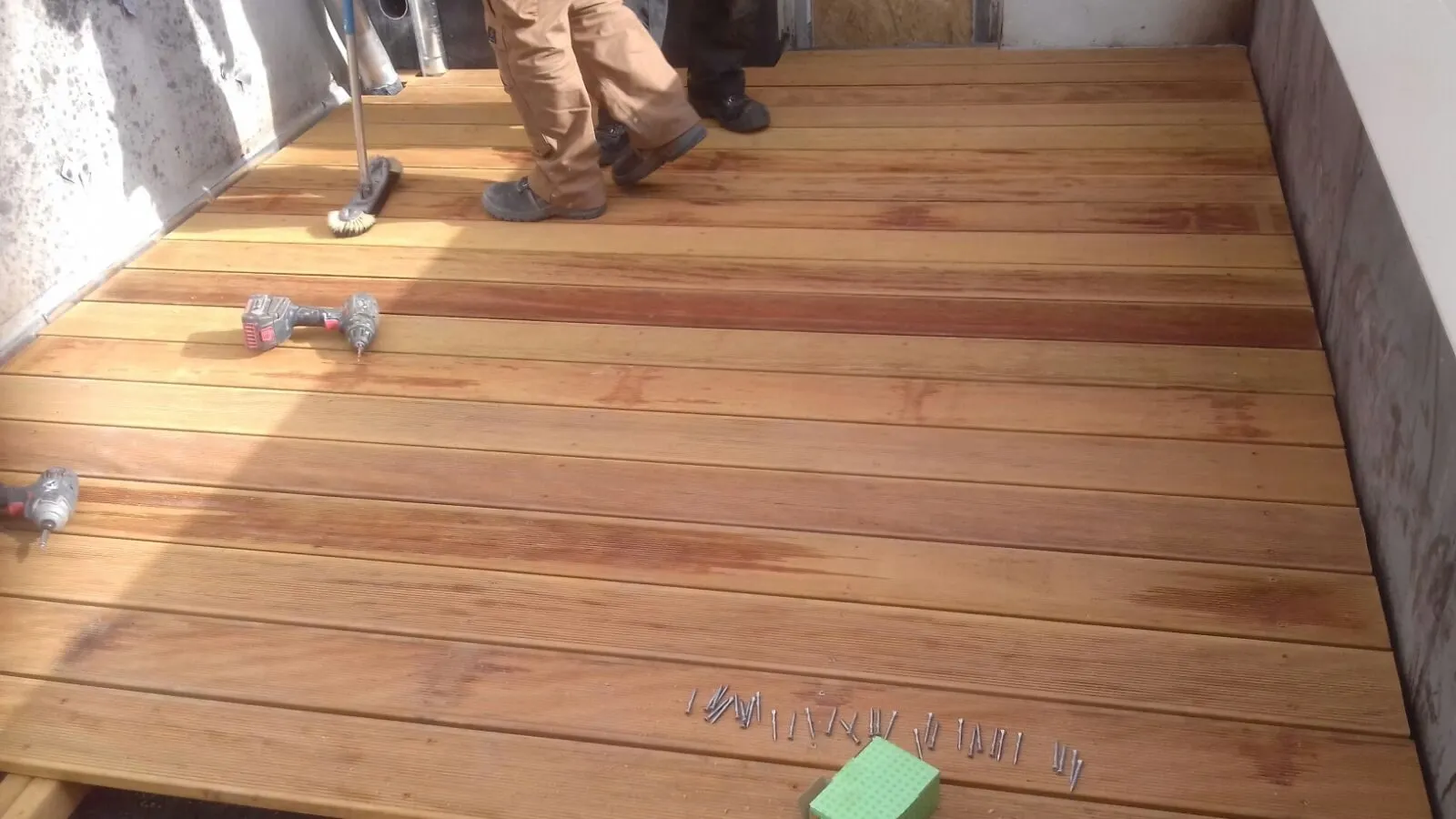 Terrasse en bois sur toit plat — 2018